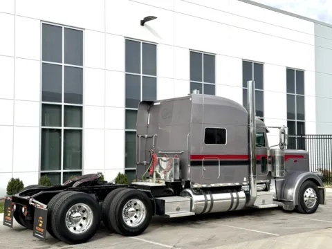 More photos of 2014 PETERBILT 389 at Forge Truck Centers - Illinois, IL