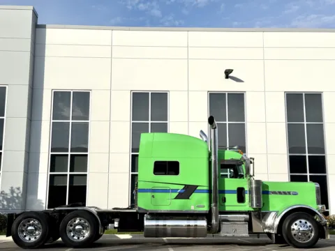 Another view of 2016 PETERBILT 389 for sale in New Lenox, IL at Forge Truck Centers - Illinois