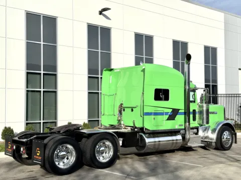 More photos of 2016 PETERBILT 389 at Forge Truck Centers - Illinois, IL