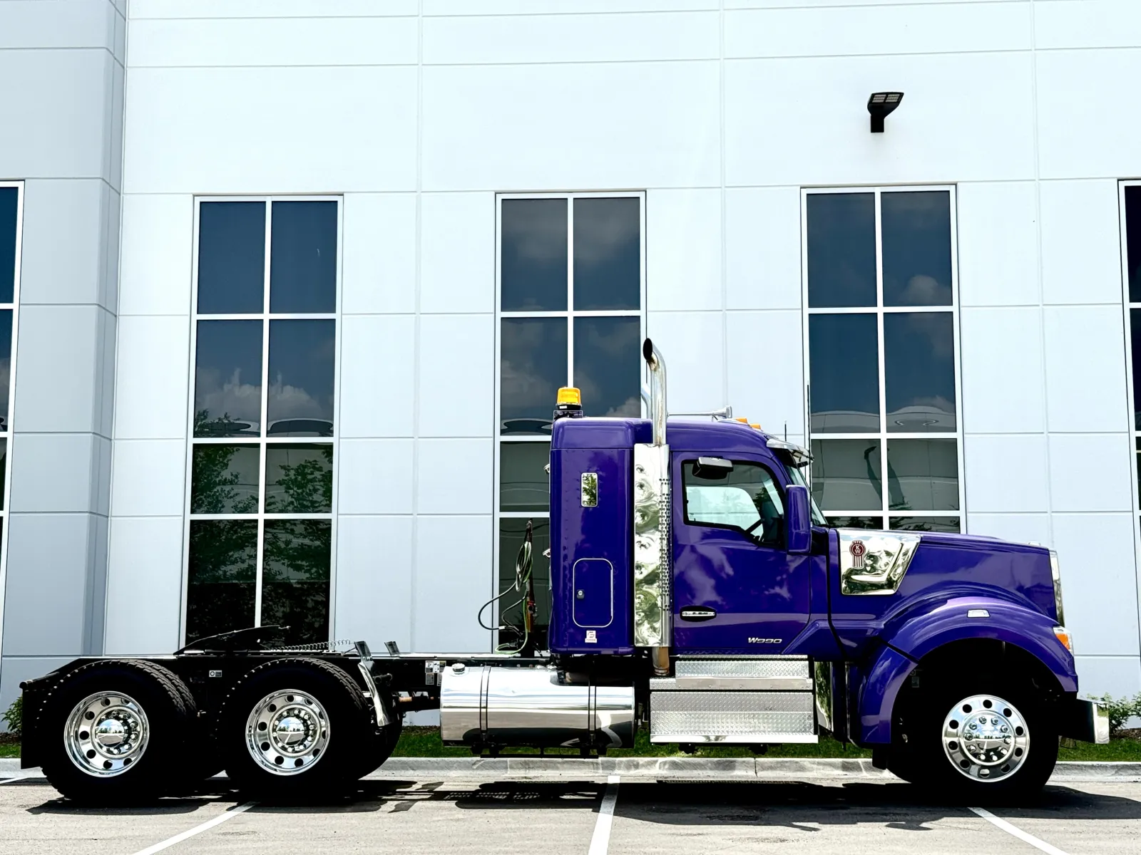 2020 Kenworth W990 - image 3