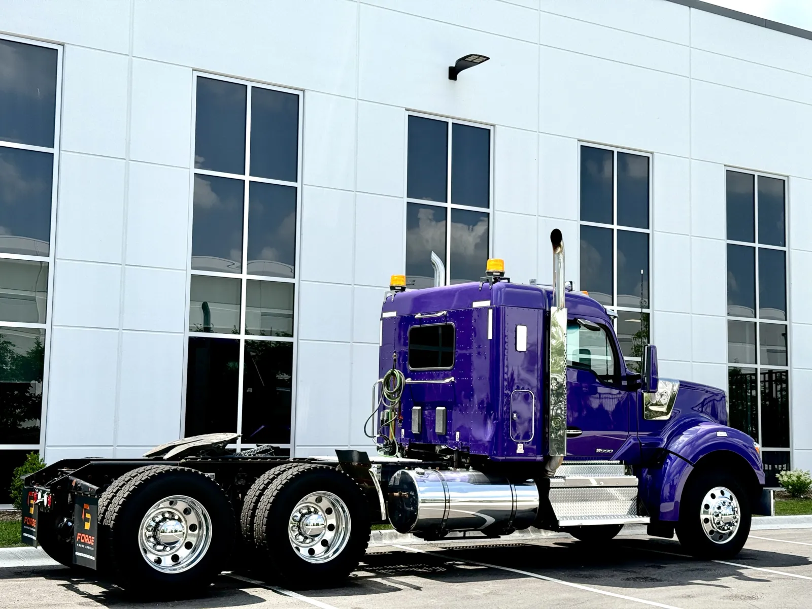 2020 Kenworth W990 - image 5