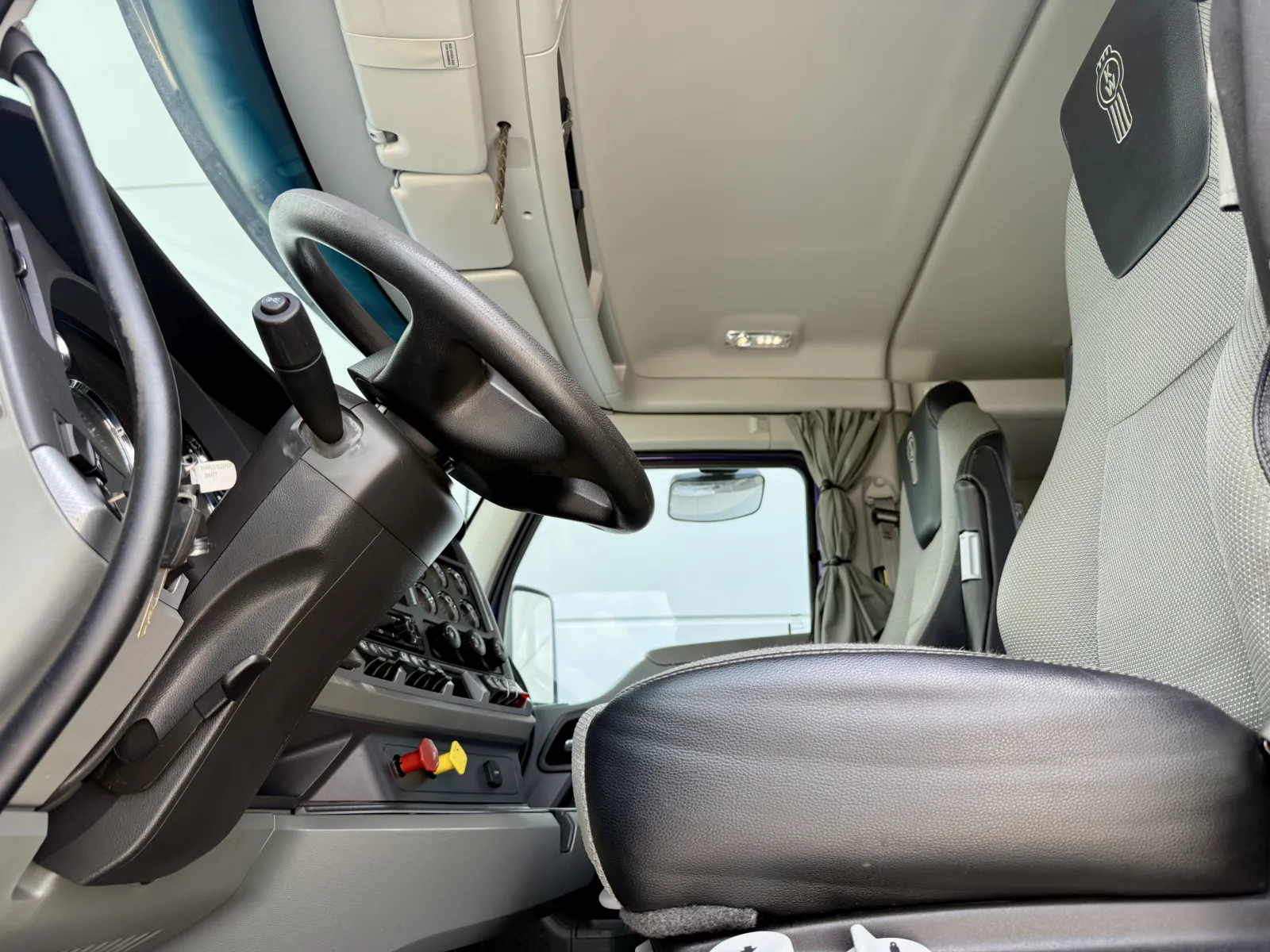 2020 Kenworth W990 - image 14