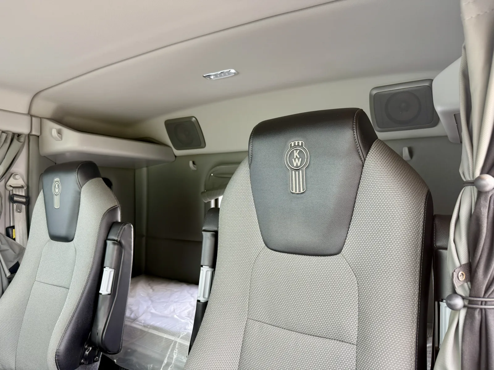 2020 Kenworth W990 - image 20