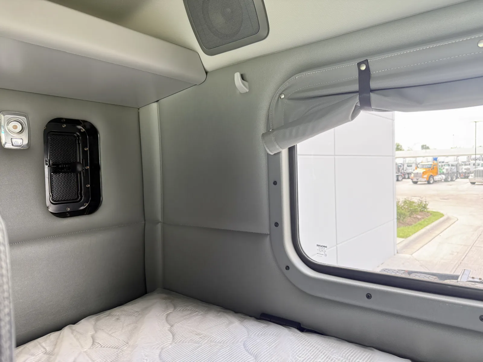 2020 Kenworth W990 - image 22