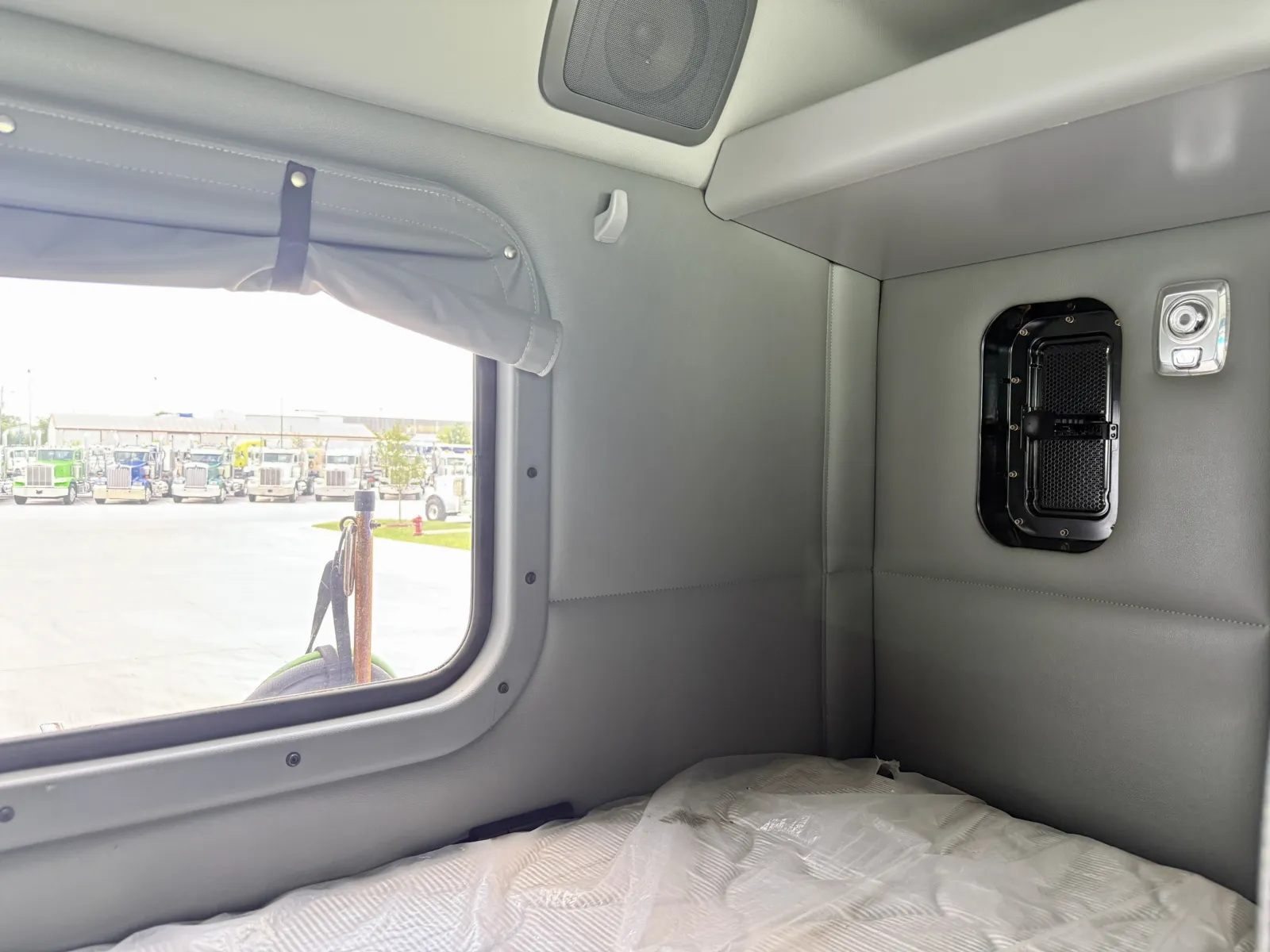 2020 Kenworth W990 - image 23