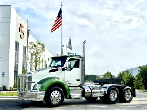 Used 2020 KENWORTH T880 for sale in New Lenox, IL at Forge