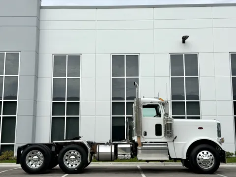 Another view of 2020 PETERBILT 389 for sale in New Lenox, IL at Forge Truck Centers - Illinois