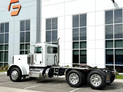 More photos of 2020 PETERBILT 389 at Forge Truck Centers - Illinois, IL