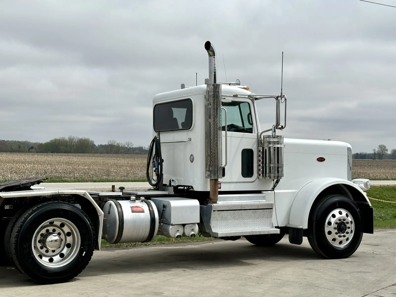 2020 Peterbilt 389 - image 7