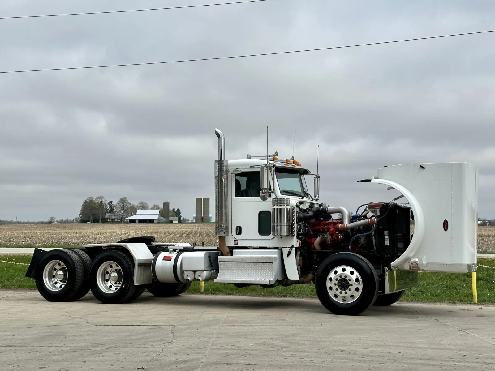2020 Peterbilt 389 - image 9