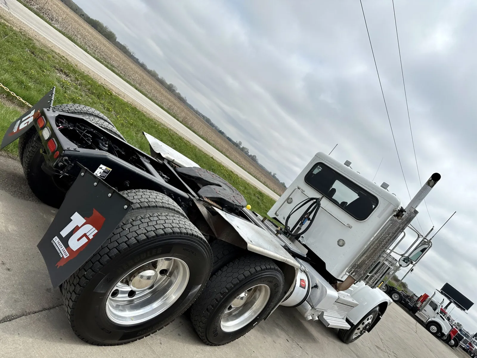 2020 Peterbilt 389 - image 11