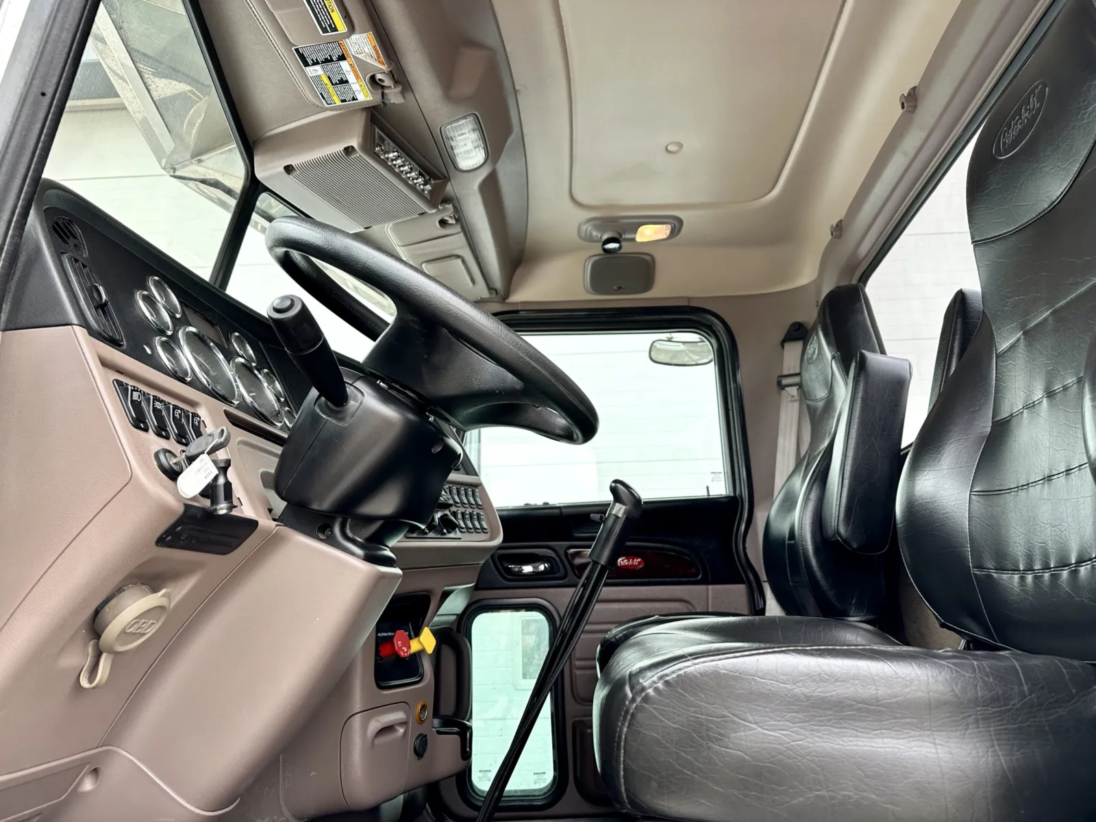 2020 Peterbilt 389 - image 14