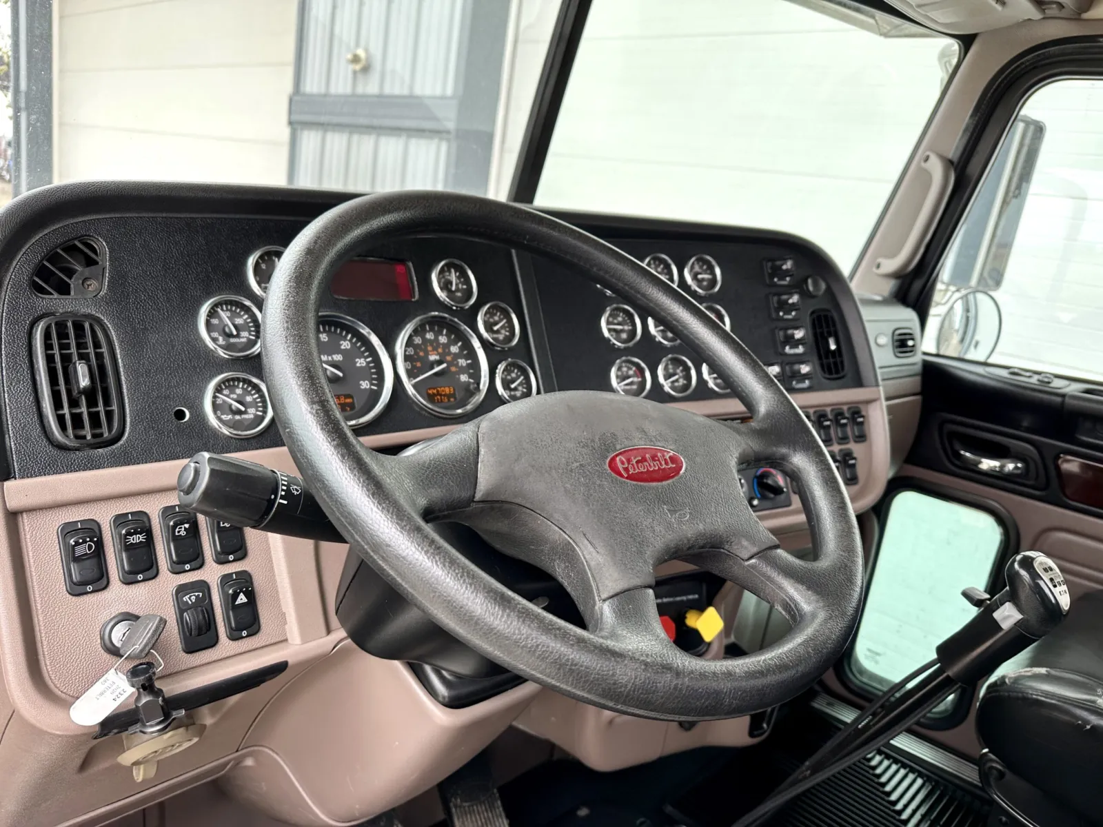 2020 Peterbilt 389 - image 15