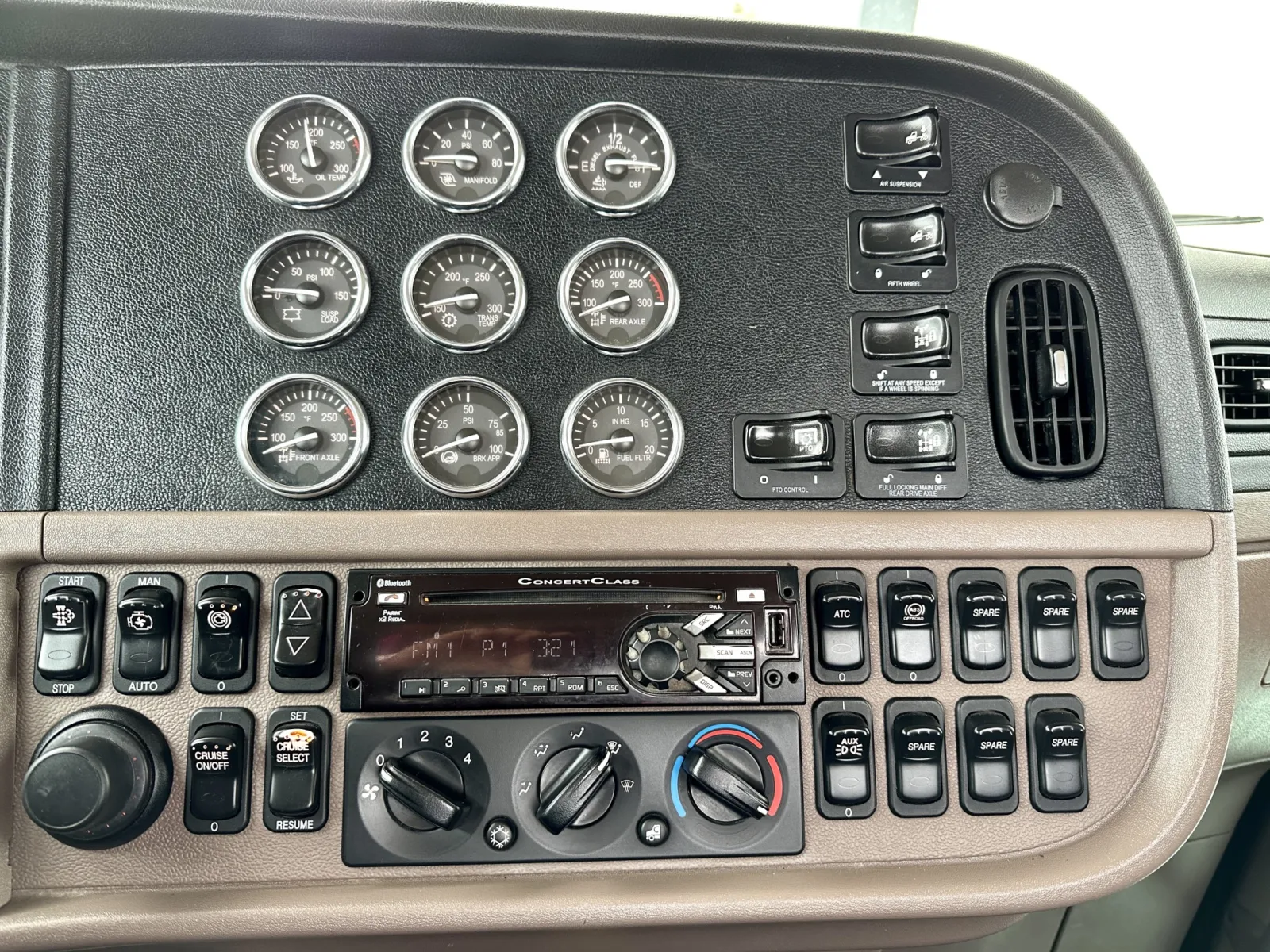 2020 Peterbilt 389 - image 18