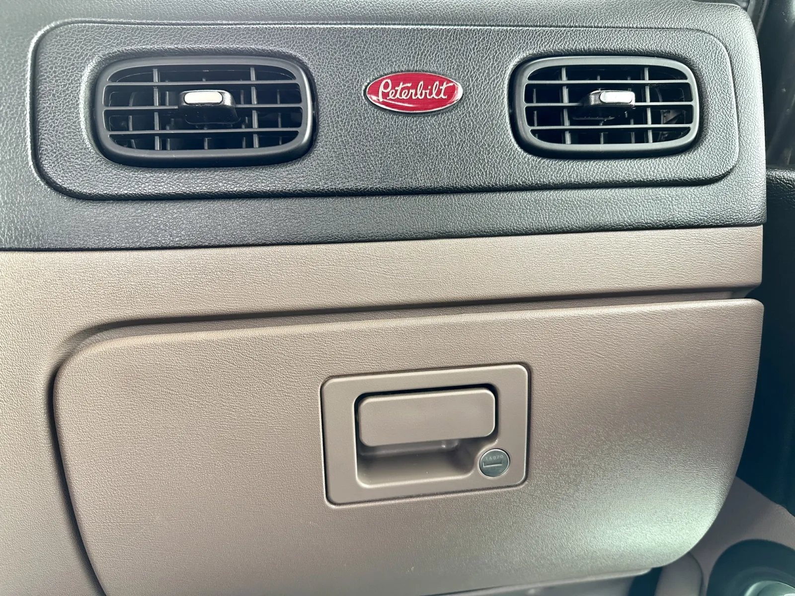 2020 Peterbilt 389 - image 19