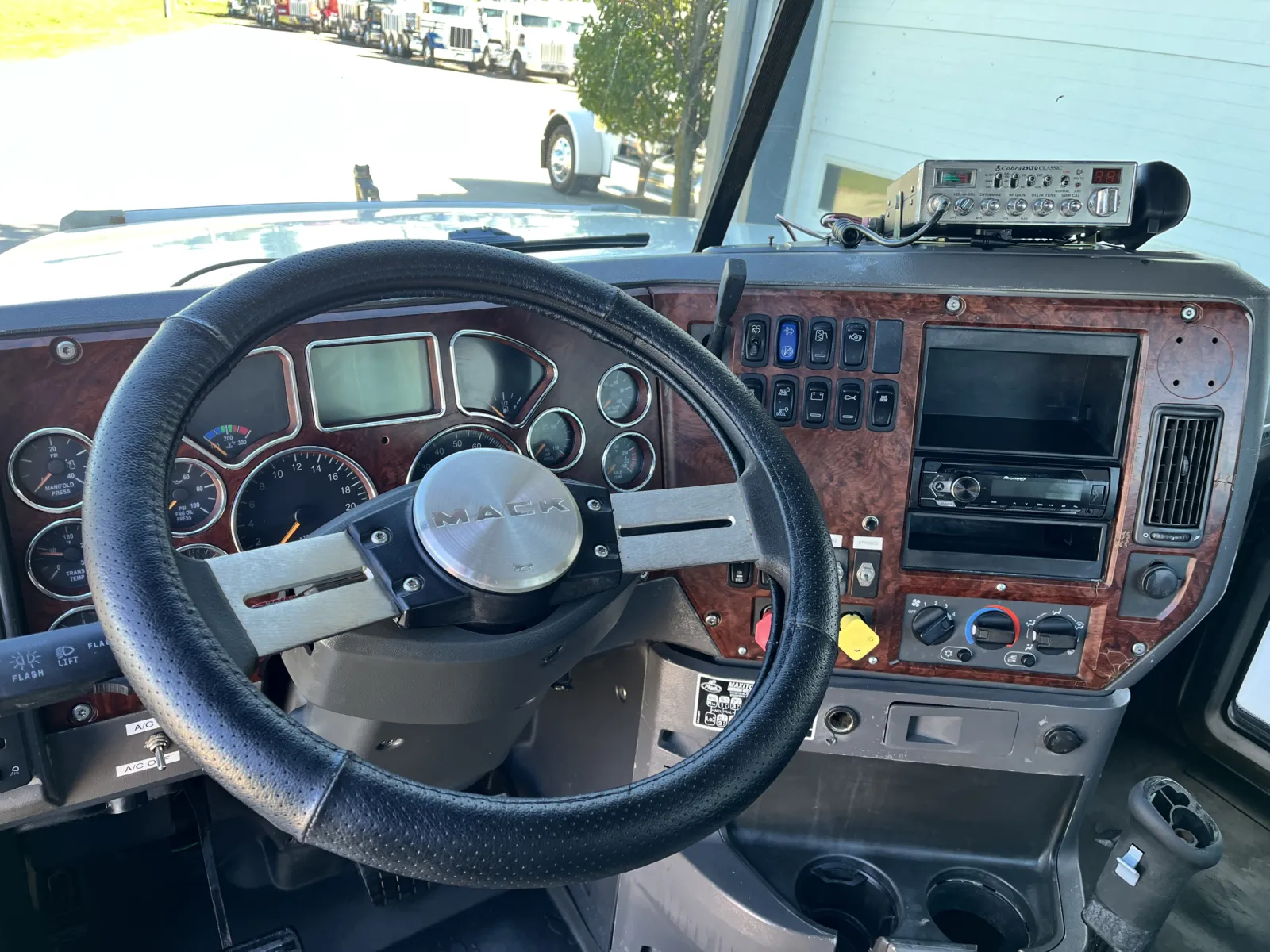 2008 Mack - image 16