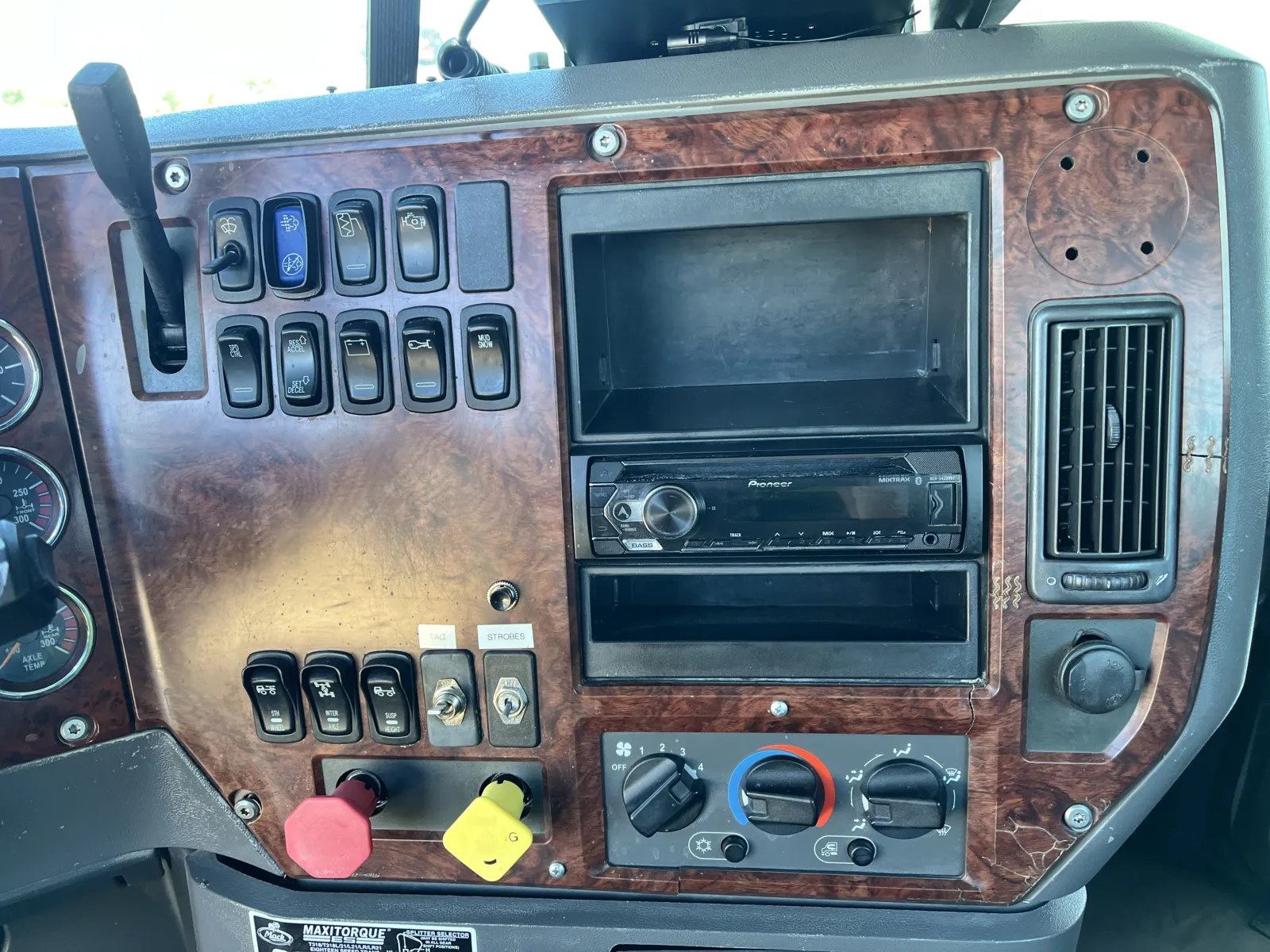 2008 Mack - image 18