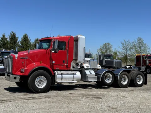 Photos of 2012 KENWORTH T800 for sale in New Lenox, IL at Forge Truck Centers - Illinois