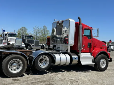 More photos of 2012 KENWORTH T800 at Forge Truck Centers - Illinois, IL