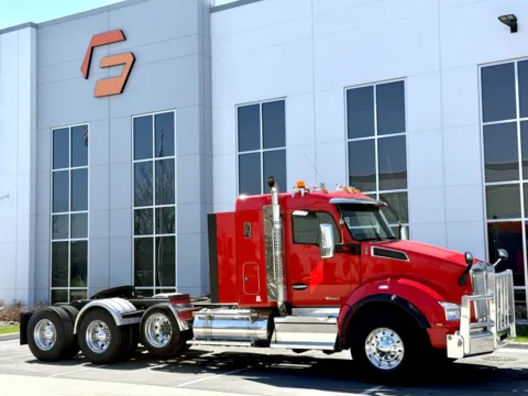 Photos of 2020 KENWORTH T880 for sale in New Lenox, IL at Forge Truck Centers - Illinois
