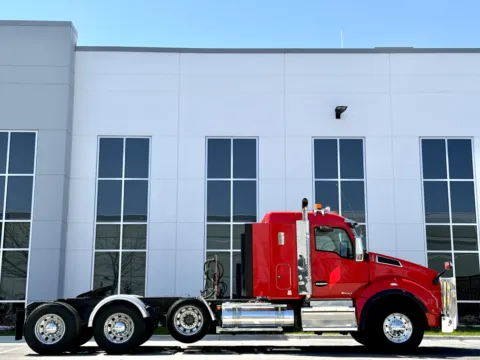 Another view of 2020 KENWORTH T880 for sale in New Lenox, IL at Forge Truck Centers - Illinois