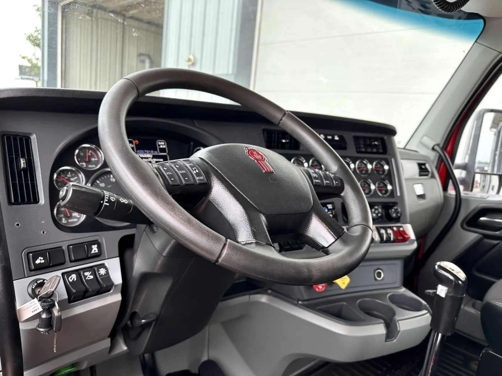 2020 Kenworth T880 - image 16