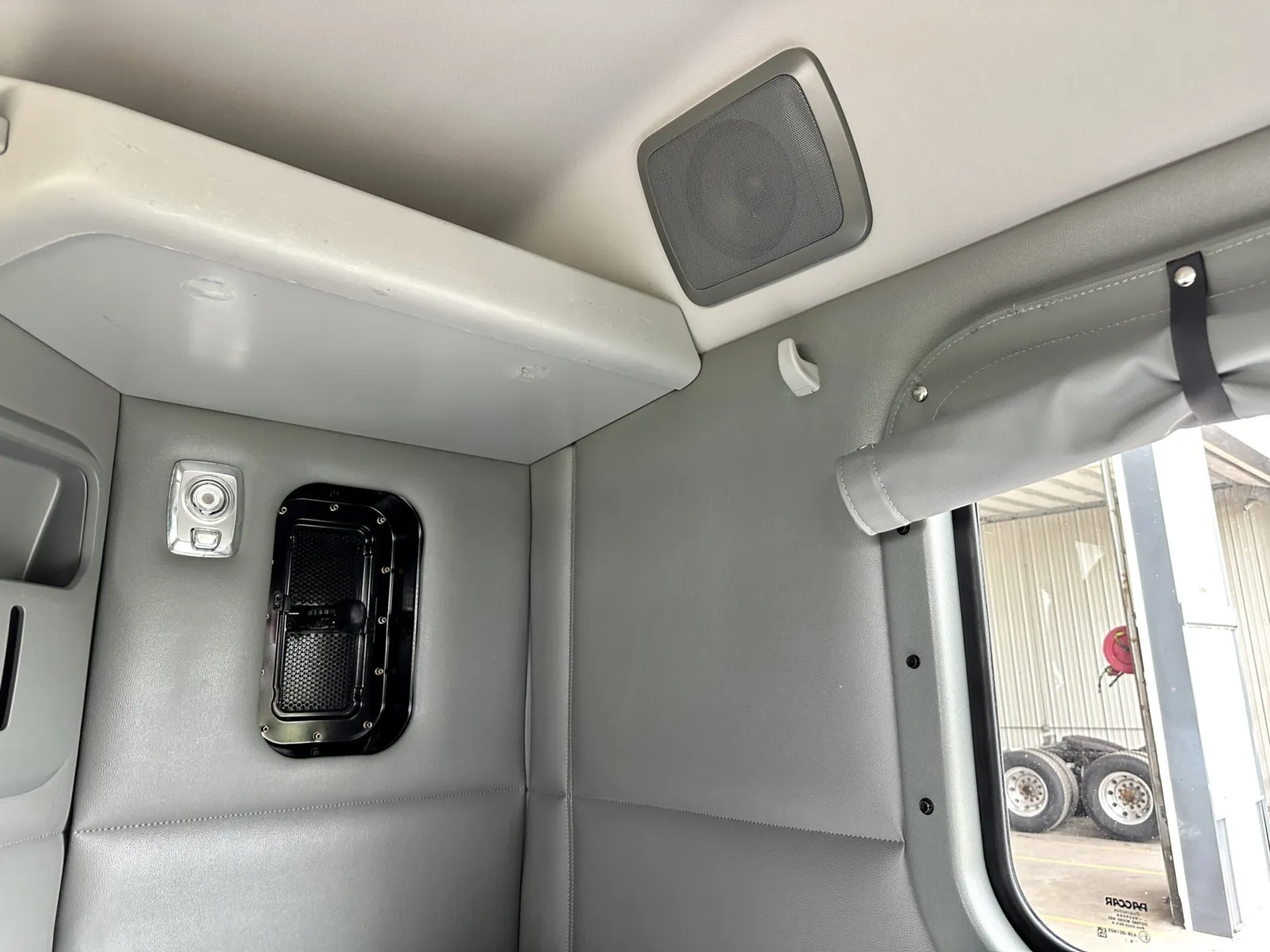 2020 Kenworth T880 - image 22