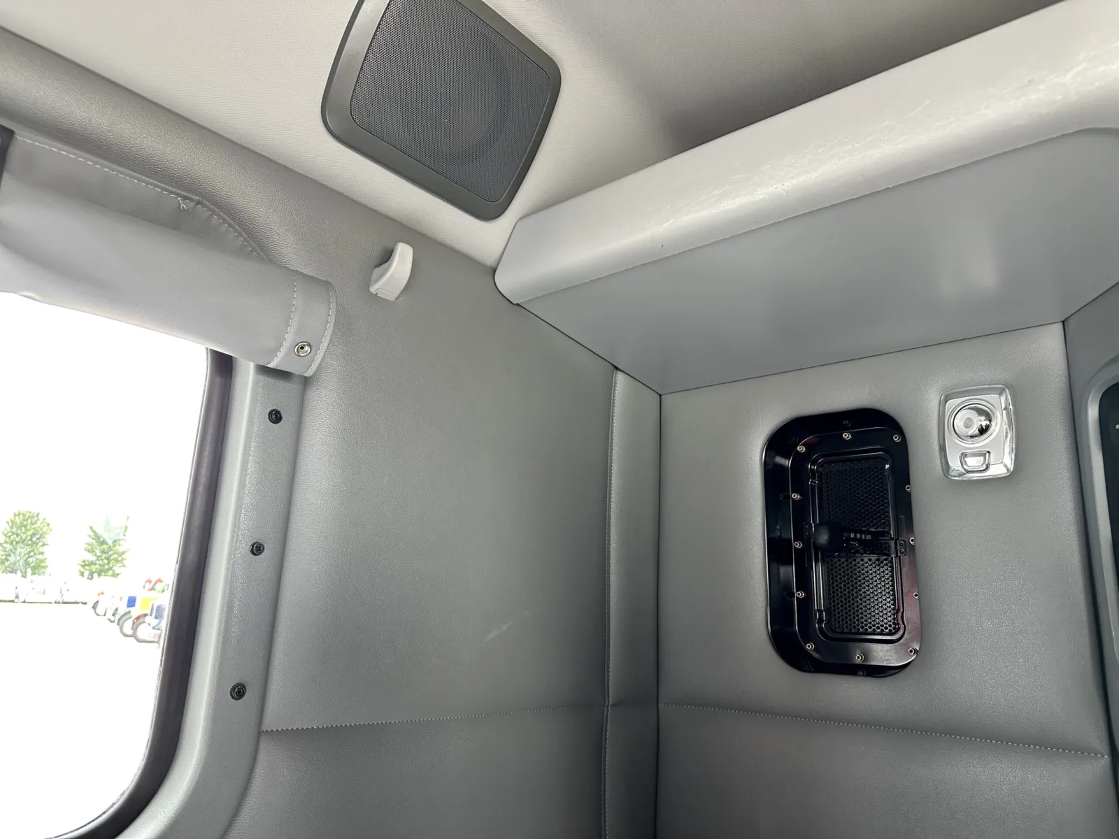 2020 Kenworth T880 - image 23