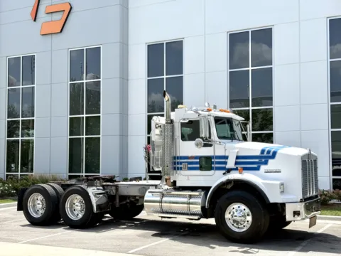 Photos of 1998 KENWORTH T800 for sale in New Lenox, IL at Forge Truck Centers - Illinois