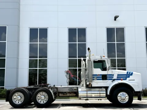 Another view of 1998 KENWORTH T800 for sale in New Lenox, IL at Forge Truck Centers - Illinois