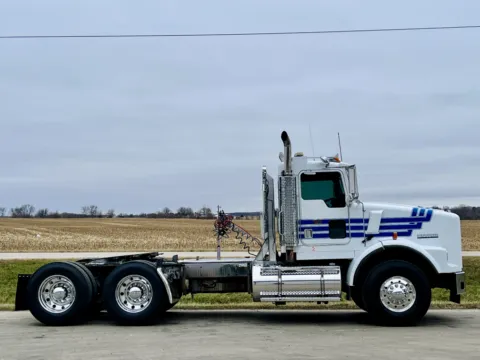Another view of 1998 KENWORTH T800 for sale in New Lenox, IL at Forge Truck Centers - Illinois