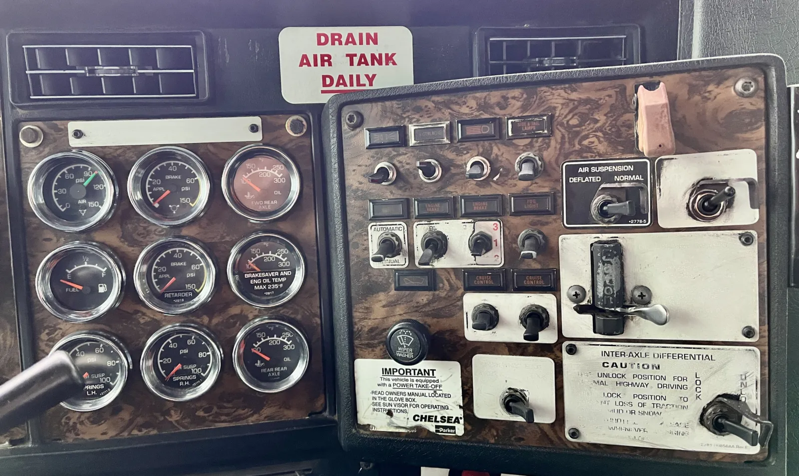 1998 Kenworth T800 - image 18