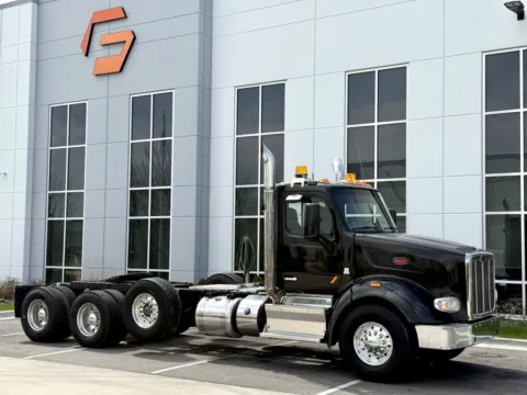 Photos of 2015 PETERBILT 567 for sale in New Lenox, IL at Forge Truck Centers - Illinois