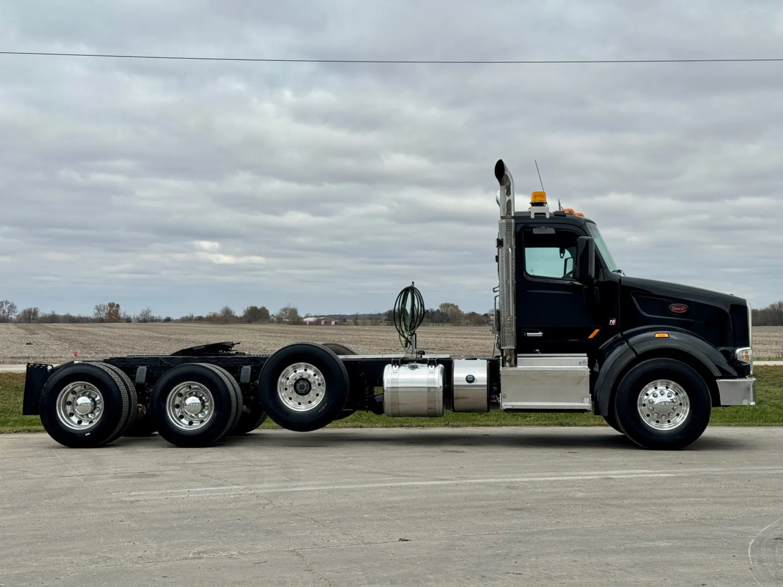 2015 Peterbilt 567 - image 3