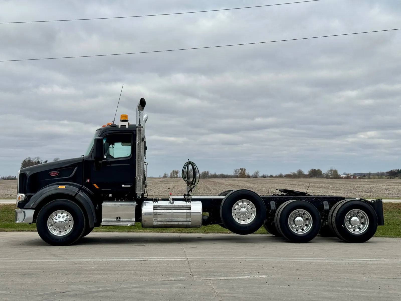 2015 Peterbilt 567 - image 4