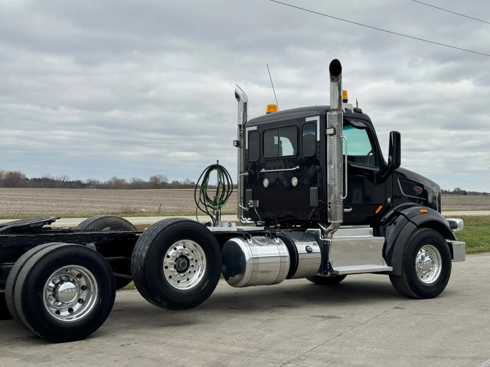 2015 Peterbilt 567 - image 7