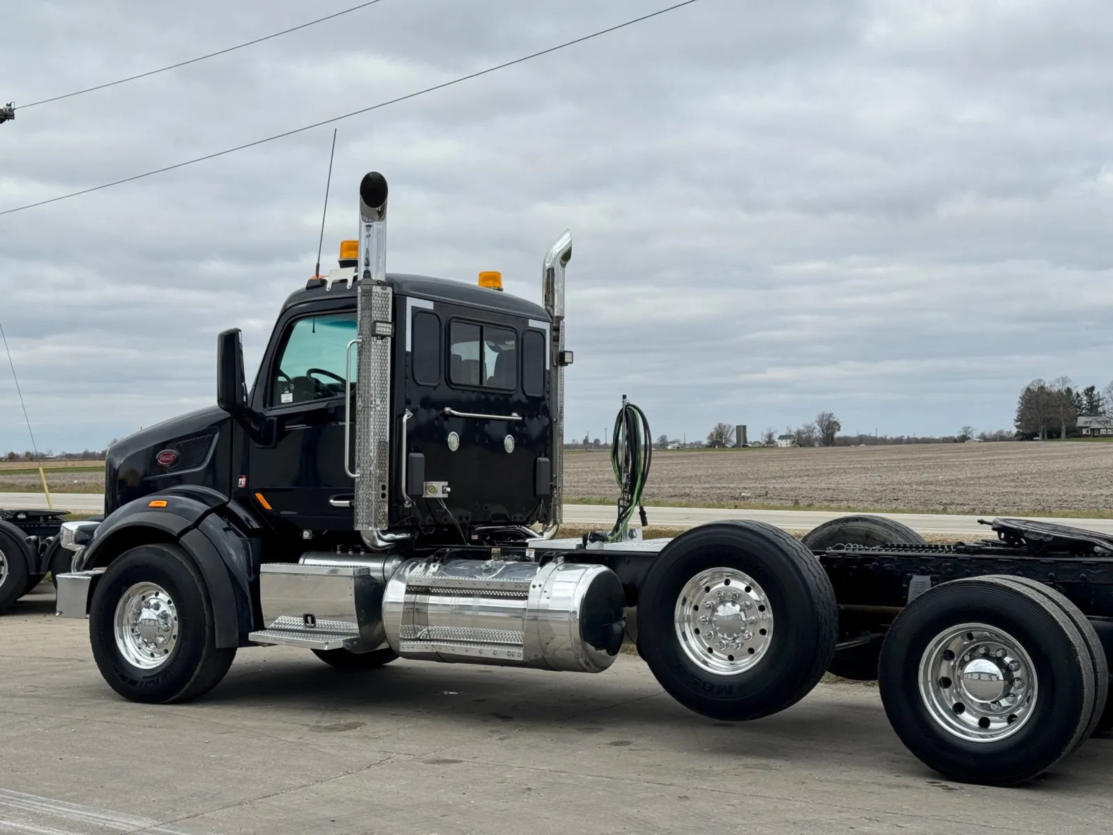 2015 Peterbilt 567 - image 8