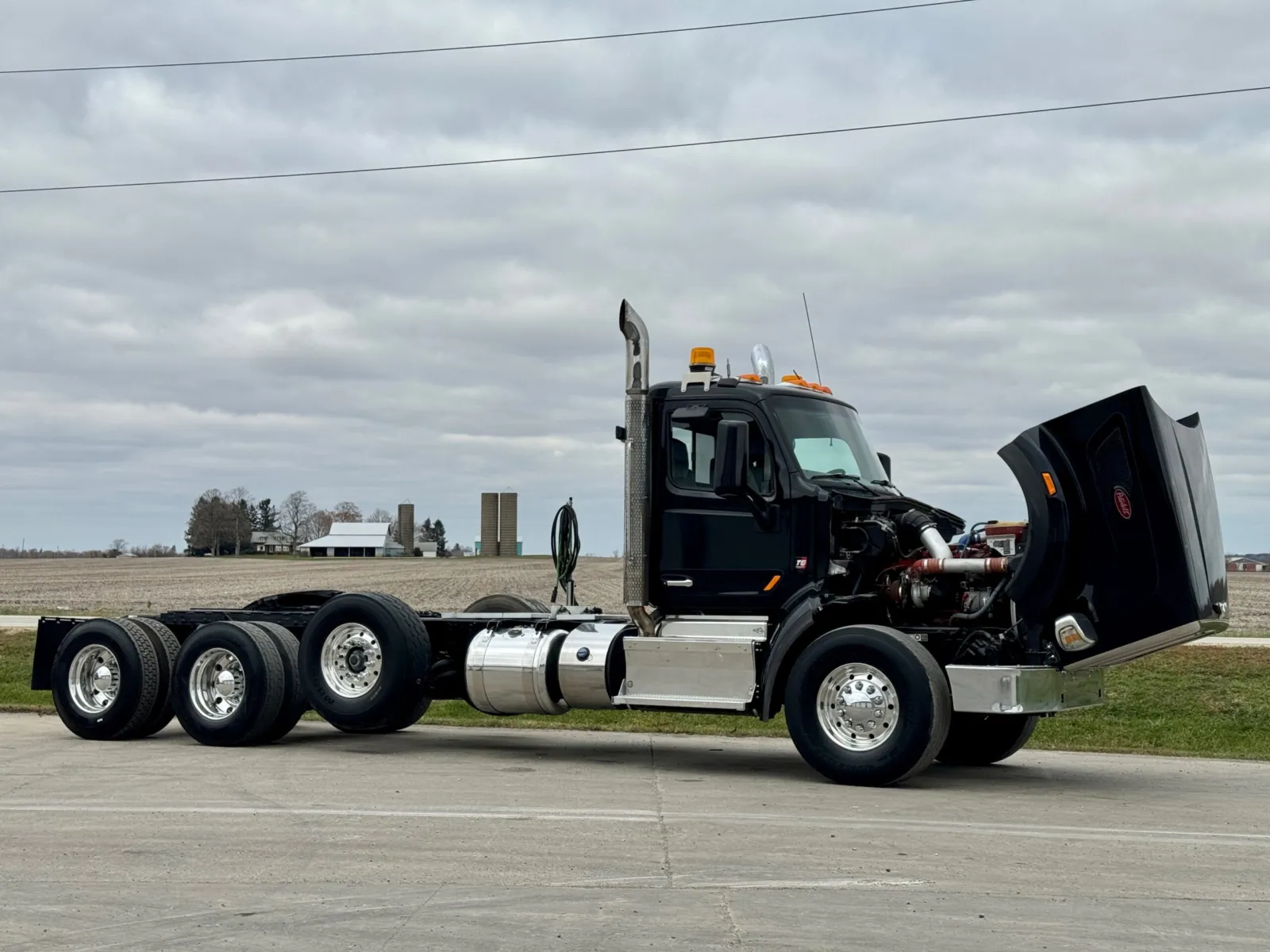 2015 Peterbilt 567 - image 9