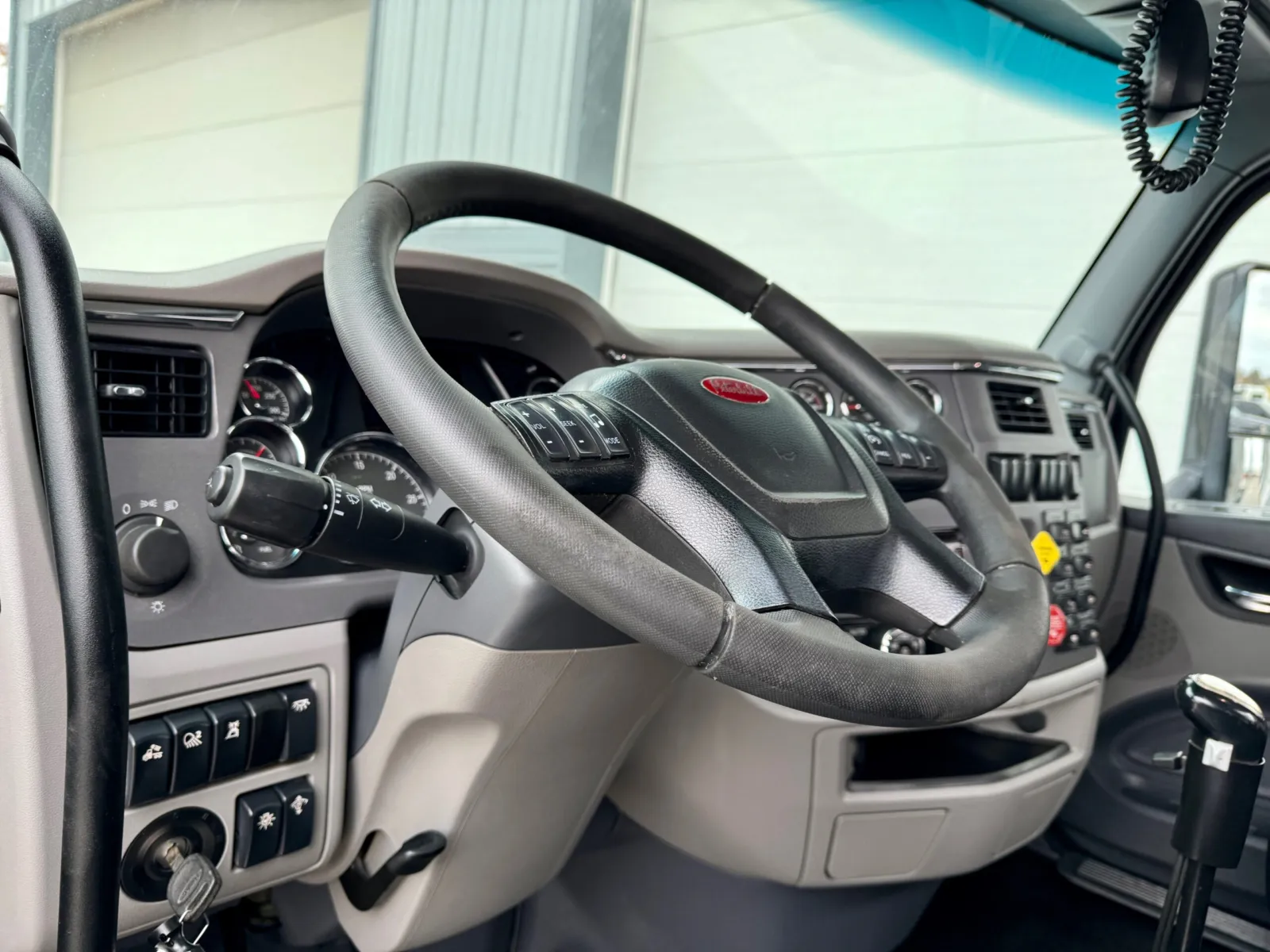 2015 Peterbilt 567 - image 14