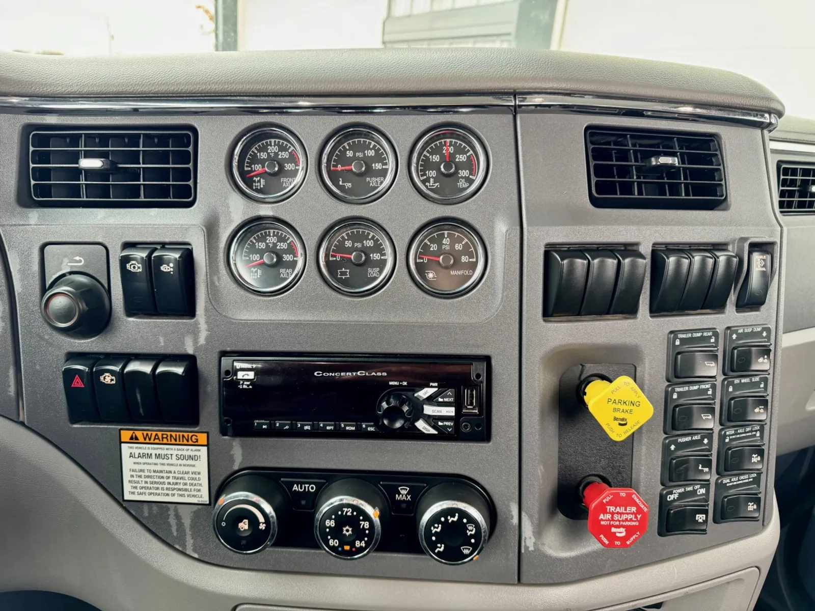 2015 Peterbilt 567 - image 16