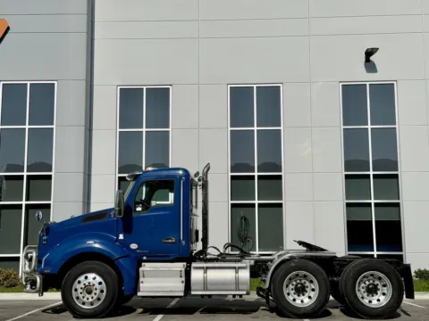 More photos of 2019 KENWORTH T880 at Forge Truck Centers - Illinois, IL