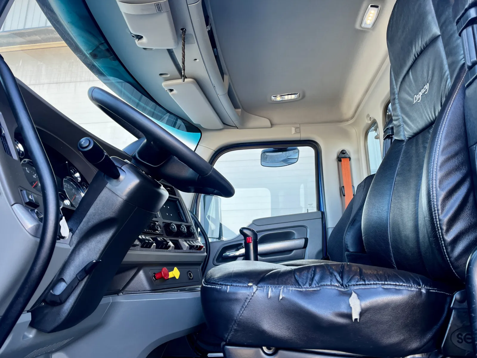 2019 Kenworth T880 - image 14