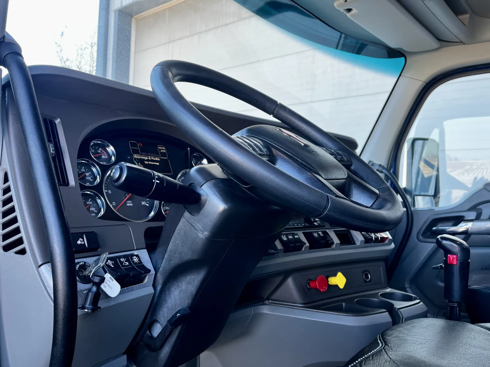 2019 Kenworth T880 - image 15
