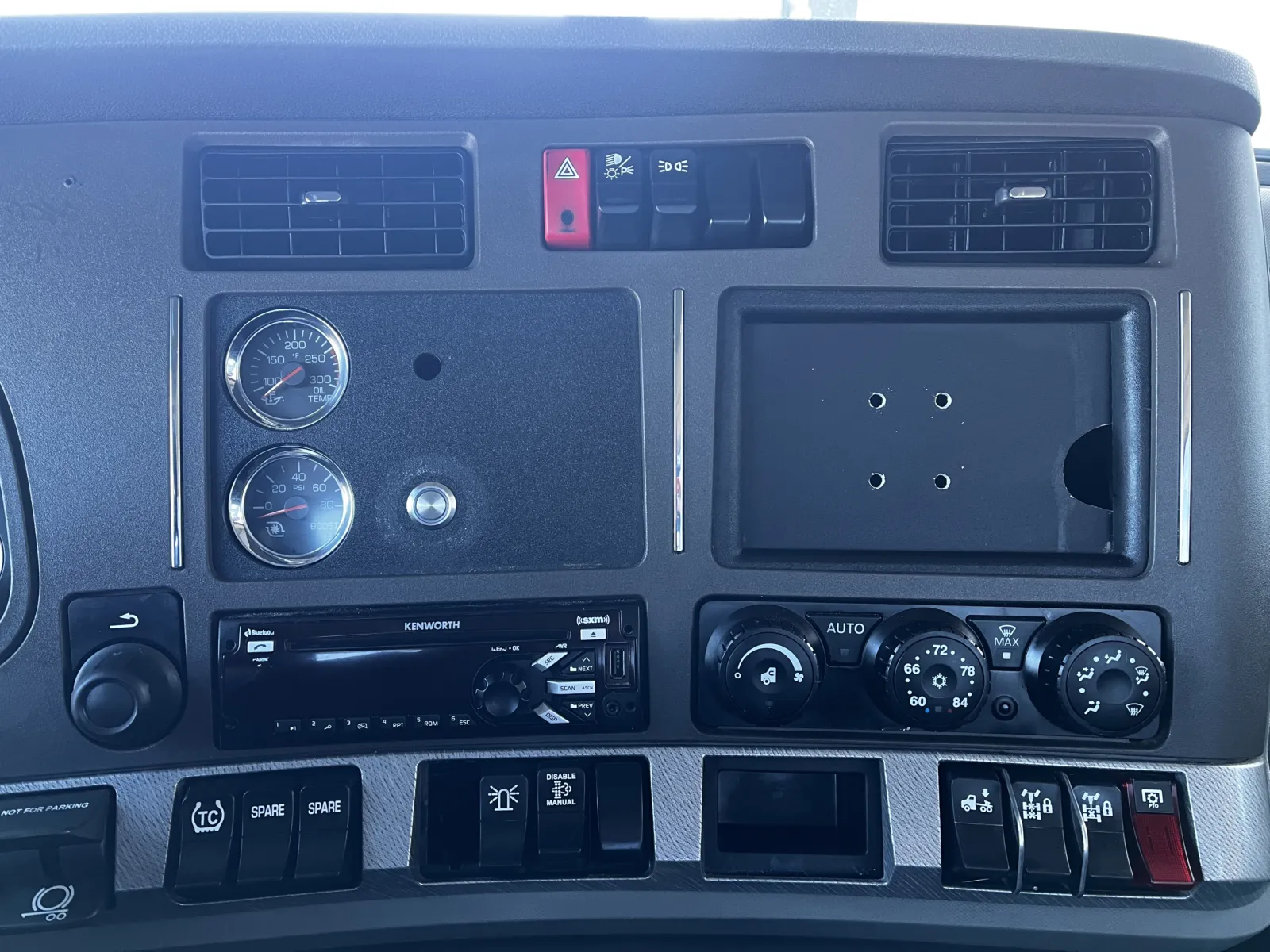 2019 Kenworth T880 - image 18