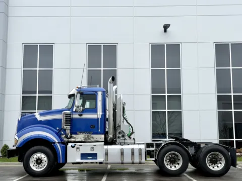 More photos of 2012 MACK TITAN TD713 at Forge Truck Centers - Illinois, IL