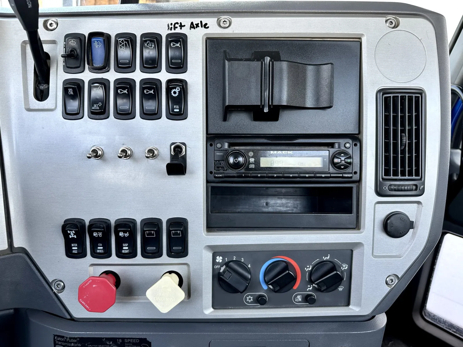 2012 Mack - image 17