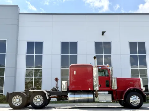 Another view of 2008 PETERBILT 389 for sale in New Lenox, IL at Forge Truck Centers - Illinois
