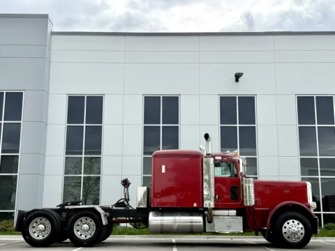Another view of 2008 PETERBILT 389 for sale in New Lenox, IL at Forge Truck Centers - Illinois
