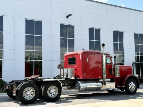 More photos of 2008 PETERBILT 389 at Forge Truck Centers - Illinois, IL