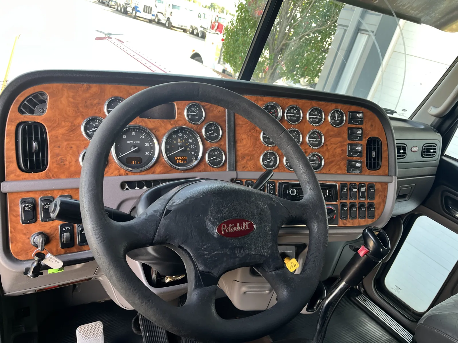 2008 Peterbilt 389 - image 16